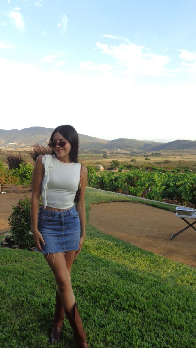 Ig:salmaximenaa Valle de Guadalupe outfit inspo brown cowboy boots Country Concert Outfits, Looks Country, Skandinavian Fashion, Nashville Outfits, Country Concert Outfit, Country Outfits, Looks Style, Mode Inspiration, Mode Style