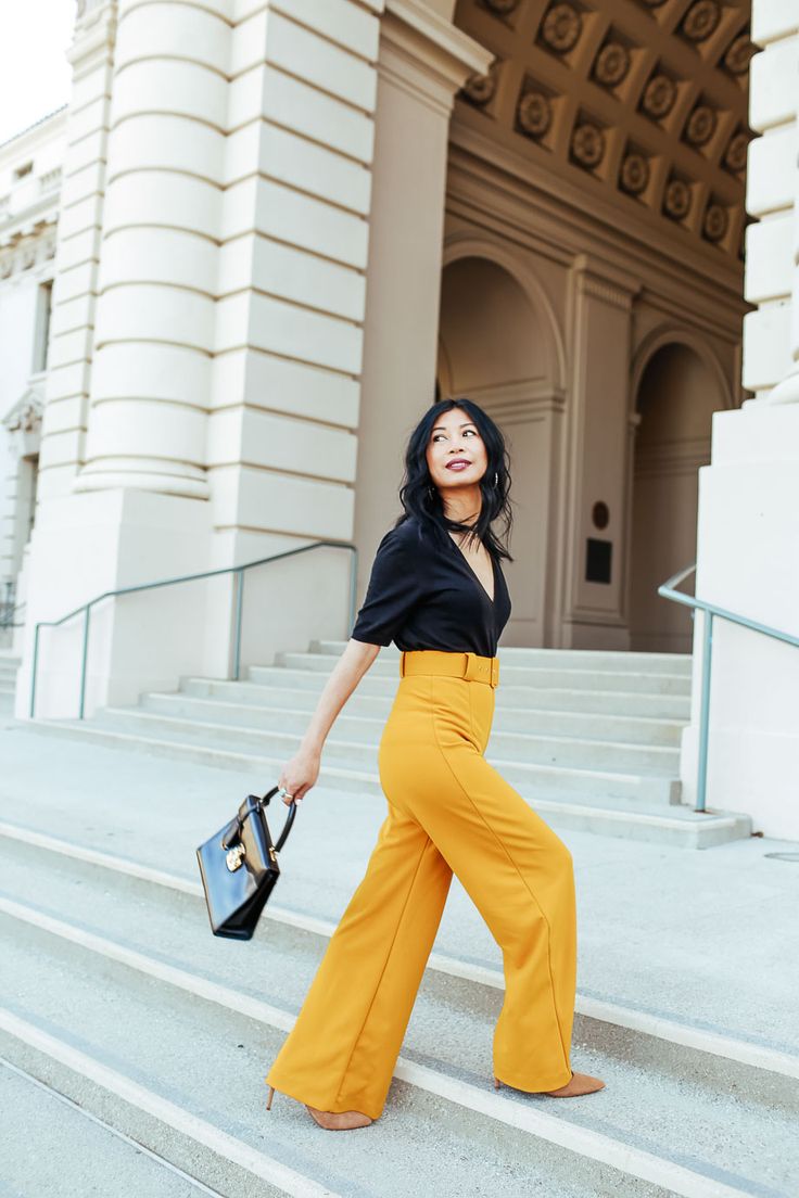 Yellow Work Outfit, Yellow Trousers Outfit, Yellow Spring Outfit, Mustard Pants Outfit, Outfit Ideas Short, Yellow Shirt Outfit, Yellow Pants Outfit, Mustard Yellow Outfit, Mustard Yellow Pants