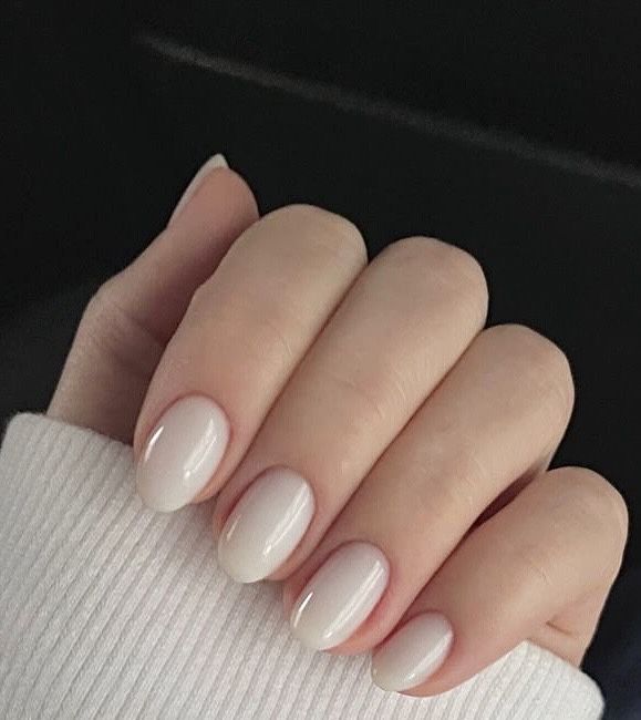 Milky nails aesthetic Milky Nails, Nails Aesthetic, Minimal Nails, Work Nails, Casual Nails, Simple Acrylic Nails, Soft Nails, Oval Nails, Neutral Nails