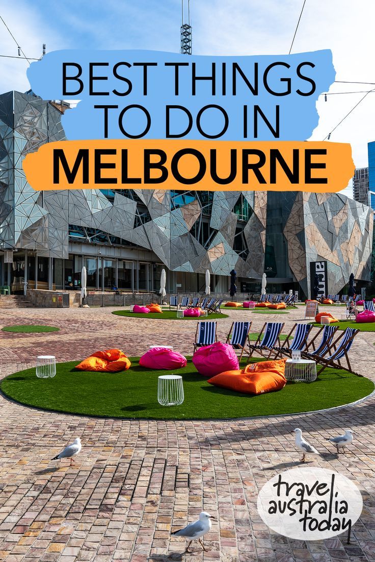 there are many different types of chairs in the park with text overlay that reads best things to do in melbourne