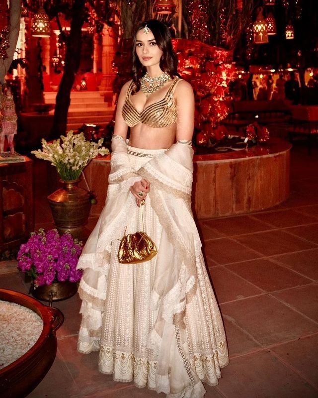 Manushi Chillar Lehenga, Manushi Chillar, Manushi Chhillar, Indian Wedding Outfits, Indian Fashion Dresses, India Fashion, Indian Outfits, Bollywood Actress, Wedding Outfit