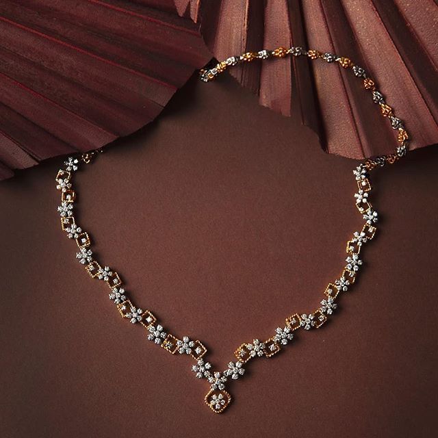 Check Out The Complete Pearl Chain Designs Here! • South India Jewels Diamond Pendants Designs, Gold Jewelry Simple Necklace, Gold Necklace Indian Bridal Jewelry, Diamond Necklace Designs, Indian Jewelry Sets, Jewellery Inspiration, Bangles Jewelry Designs, Diamond Jewelry Designs, Gold Fashion Necklace