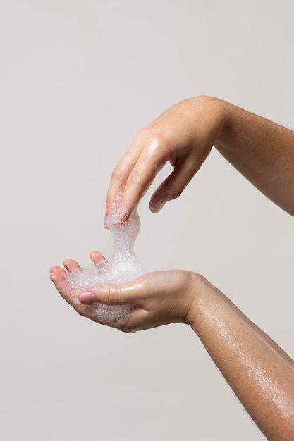 Hands Squeezing, Clean Hands Aesthetic, Hands Doing Things, Hand Washing Aesthetic, Hand Wash Aesthetic, Wet Hands, Wash Hands Aesthetic, Washing Face Aesthetic, Washing Hands Aesthetic