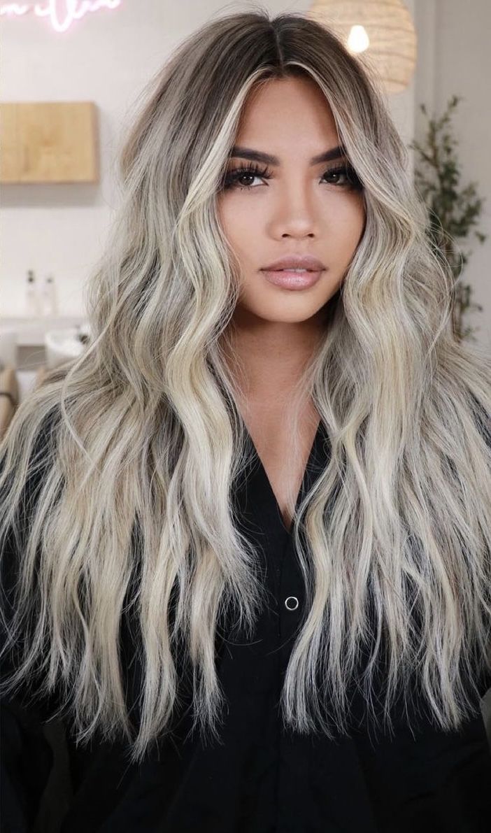 Blonde And Dark Brown Balayage, Light Hair Dark Money Piece, Shadow Root Blonde Long Hair, Silvery Blonde Hair With Dark Roots, Black Root Smudge Blonde, Root Smudge Icy Blonde, Shadow Root Balayage Blonde, Shadow Root Blonde Dark Roots, Low Maintenance Blonde Balayage On Dark Hair