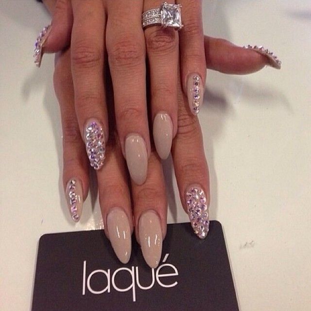 Stiletto nails Almond Nails Diamonds, Chic Almond Nails, Nails Diamonds, Unghie Nail Art, Nail Decor, Awesome Nails, Modern Nails, Pretty Nail Designs, Nail Envy