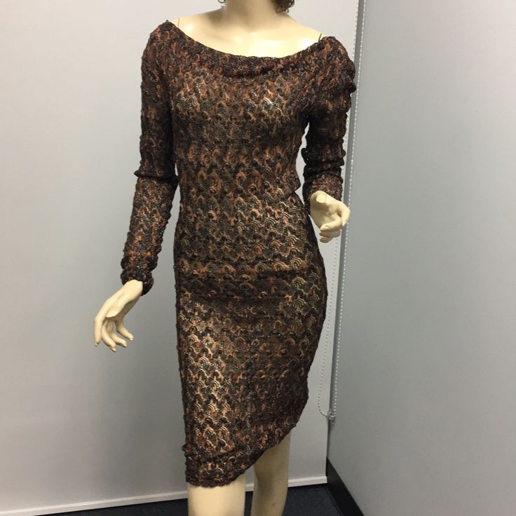 Beautiful Print Dress In Brown And Black Metallic , Cowl Neck. On And Off Shoulders. Elegant Brown Bodycon Dress For Night Out, Fitted Brown Midi Dress For Party, Elegant Brown Sheath Bodycon Dress, Elegant Brown Mini Dress For Party, Elegant Brown Midi Bodycon Dress, Brown Knee-length Midi Dress For Parties, Brown Long Sleeve Midi Dress For Party, Elegant Brown Mini Dress For Night Out, Brown Sheath Bodycon Party Dress