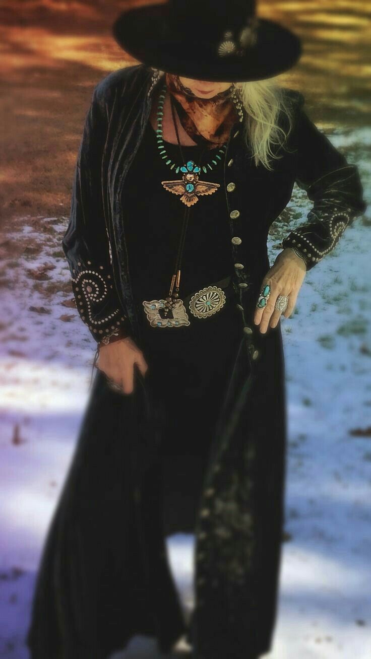 Cowboy Chic Outfit Women, Gothic Western Fashion, Women’s Western Fashion, Western Gothic Fashion, Modern Hippie Outfit, Cowgirl Chic Outfits, Cowgirl Couture, Modern Hippie, Cowgirl Fashion