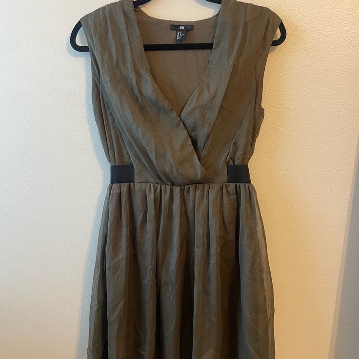 Green Dress In Good Condition Never Worn H&m A-line Dresses, Chic H&m Midi Dress For Party, H&m Fitted A-line Dresses, Fitted A-line Dress From H&m, H&m Midi Dress For Spring Party, H&m Midi Dress For Spring Night Out, Chic H&m Dress For Fall, H&m Formal Dresses For Summer, Chic A-line Dress From H&m