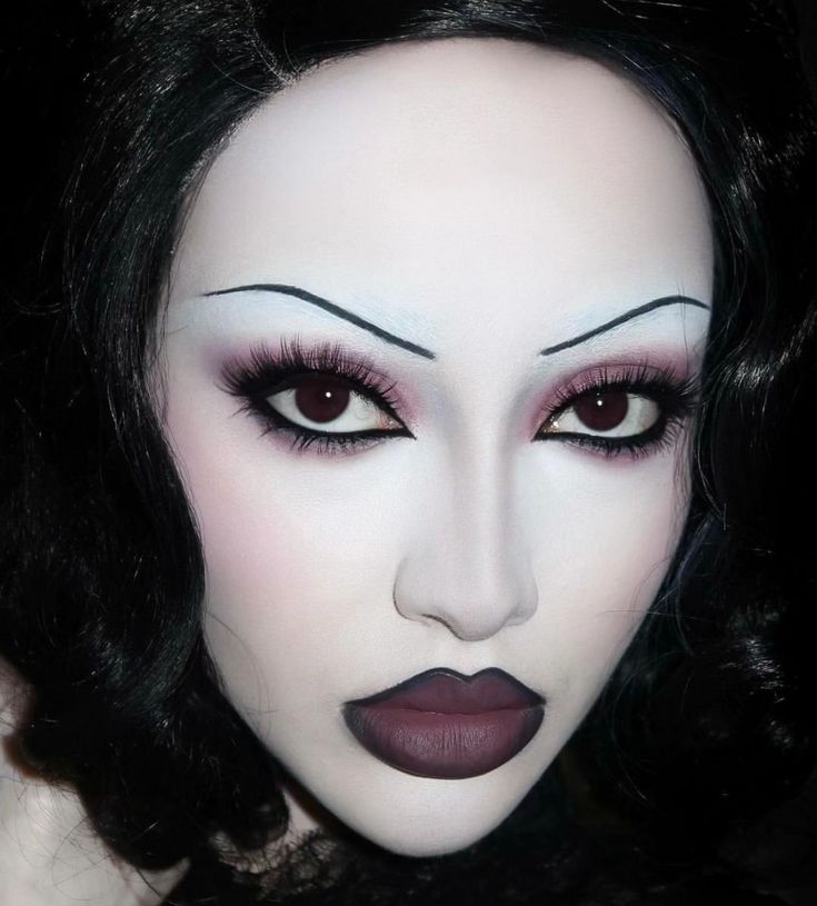 Traditional Goth Makeup, Goth Eye Makeup, Dark Makeup Looks, Drag Make-up, Swag Makeup, Ethereal Makeup, Dope Makeup, Edgy Makeup, Gothic Makeup