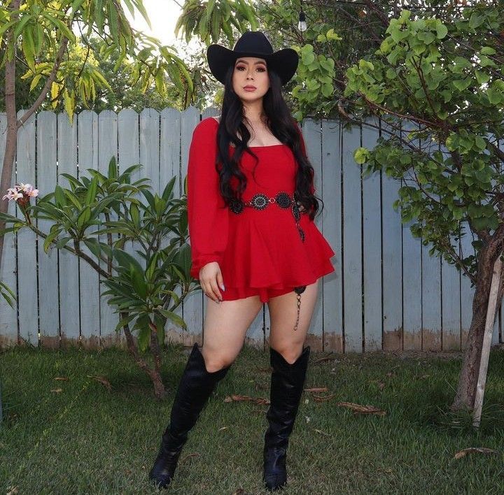 Vaquera Outfit Mexican Women, Vaquera Outfit Mexican, Outfit Vaqueros, Outfit Vaquero, Outfit Cowgirl, Trajes Country, Vaquera Outfit, Cowgirl Style Outfits, Fest Outfits