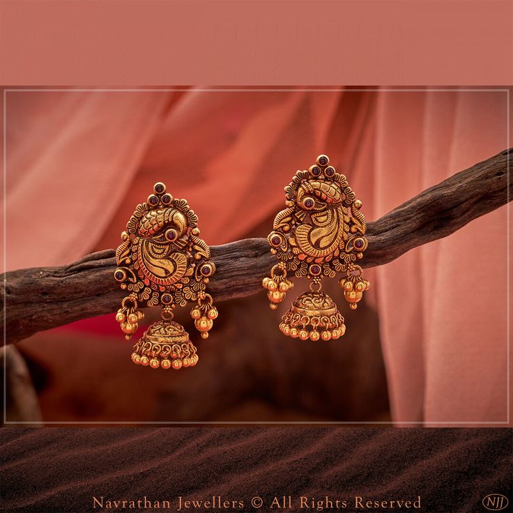 Antique Gold Earrings Studs, Jumkas Antiques Gold, 10 Grams Gold Earrings Designs, Jumkas Gold In 10 Grams, Small Gold Jhumka, Jumkas Antiques, Jumkas Gold, Wedding Jewelry Sets Bridal Jewellery, Indian Wedding Jewelry Sets