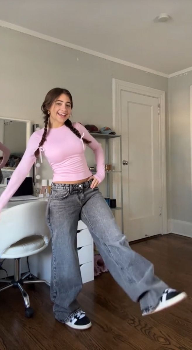 TikTok · demetra Outfit Inspo Casual, Casual School Outfits, Cute Outfits For School, Cute Everyday Outfits, Back To School Outfits, Cute Simple Outfits, Really Cute Outfits, Basic Outfits, School Fashion