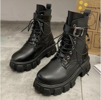 Pinterest Pretty, Grunge Boots, Pika Pika, Glam Life, Sophisticated Fashion, Dr Shoes, Pu Boots, Ankle Boots For Women, Dressing Style