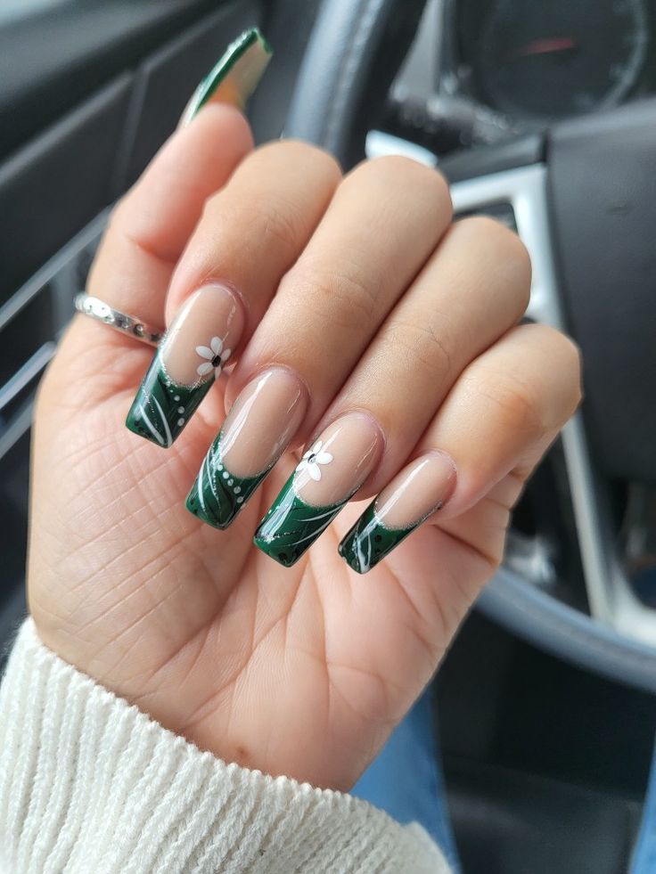 #2000s #trendy #greennails #coffinnails #aesthetic Dark Green Nails Designs Coffin, Medium Square Acrylic Nails Green, Emerald Green Flower Nails, Coffin Dark Green Nails, Dark Green Nails With White, Nail Inspo Coffin Green, Emerald And White Nails, Black With Green Nails, Hunter Green Wedding Nails