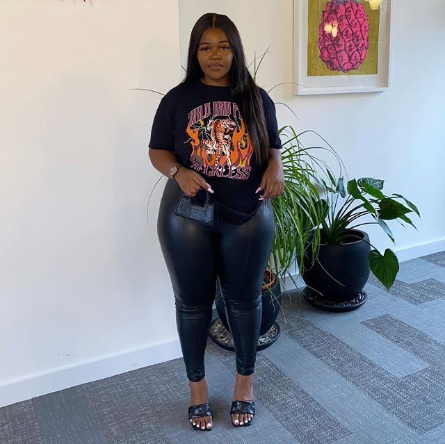 Houston Trip Outfit, Plus Leather Pants Outfit, Leather Pants Graphic Tee Outfit, Plus Size Tshirt Outfits, Plus Size Graphic Tee Outfit, Atlanta Outfits, Leather Pants Outfit Casual, Black Leather Pants Outfit, Plus Size Baddie Outfits