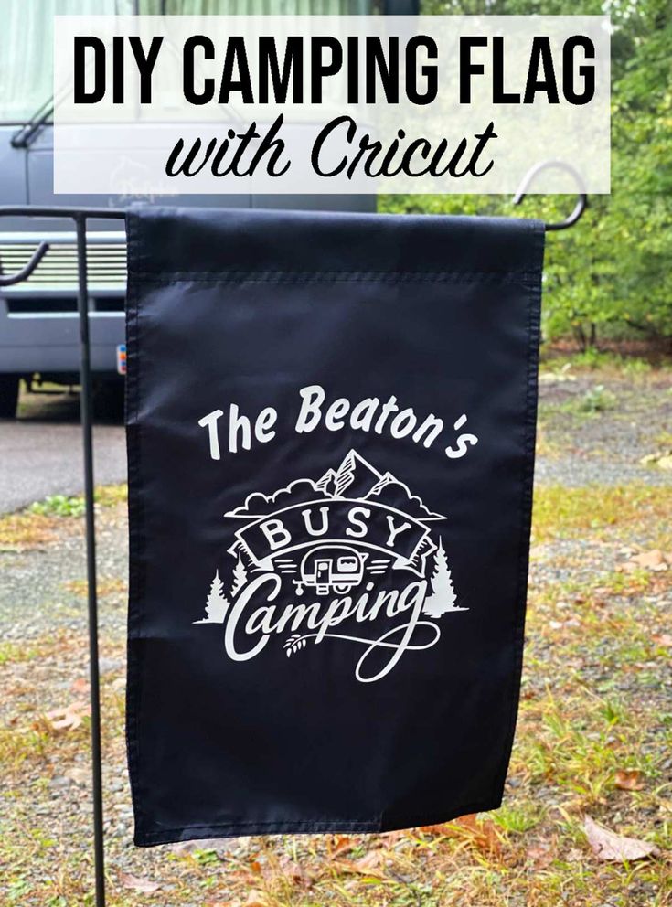 Camping Flag Kids Camping Cricut, Camping Banner Ideas, Iron On Projects Ideas, Camping Outside Decor, Camper Flags Ideas, Diy Campsite Signs, Cricut Flag Ideas, Camp Flags Diy, Camper Cricut Ideas