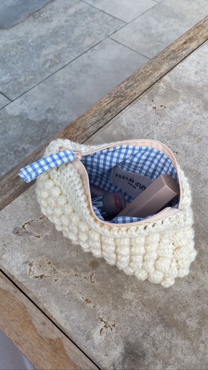 Handmade, toiletry bag using yarn sewed nicely. Crocheted, sewed toiletry bag. 
Aesthetic cosmetic bag Crochet Toiletries Bag, Knit Makeup Bag, Crochet Toiletry Bag, Crochet Makeup Bag Pattern Free, Crochet Makeup Bag, Bobble Crochet, Mending Clothes, Beginner Crochet Tutorial, Crochet Pouch