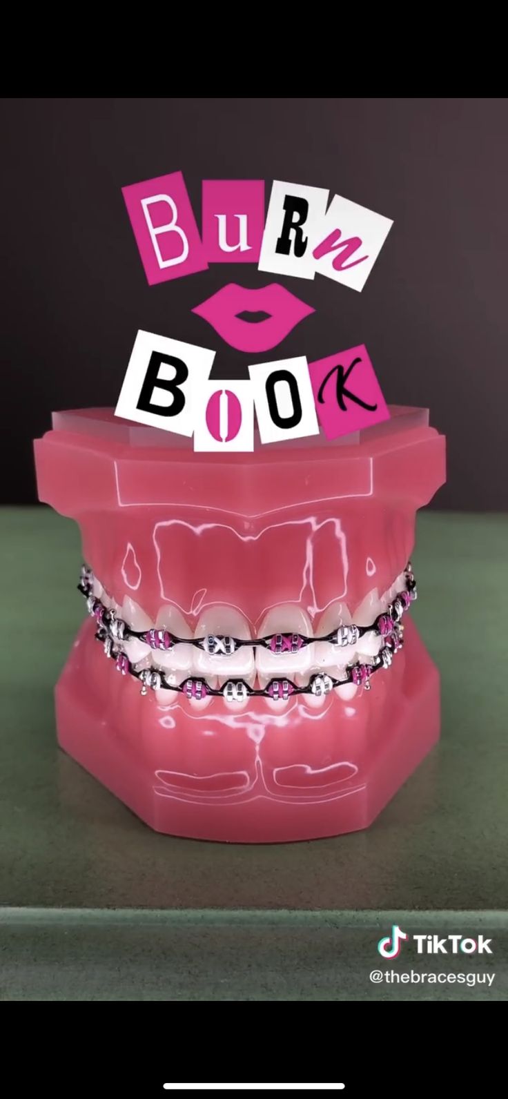 Two Color Braces Ideas, Mix Braces Colors, Red Power Chain Braces, 2 Braces Colors Ideas, Powerchain Braces Colors Ideas, October Braces Colors, Powerchain Braces Aesthetic, Bottom Braces Only, Y2k Braces Colors