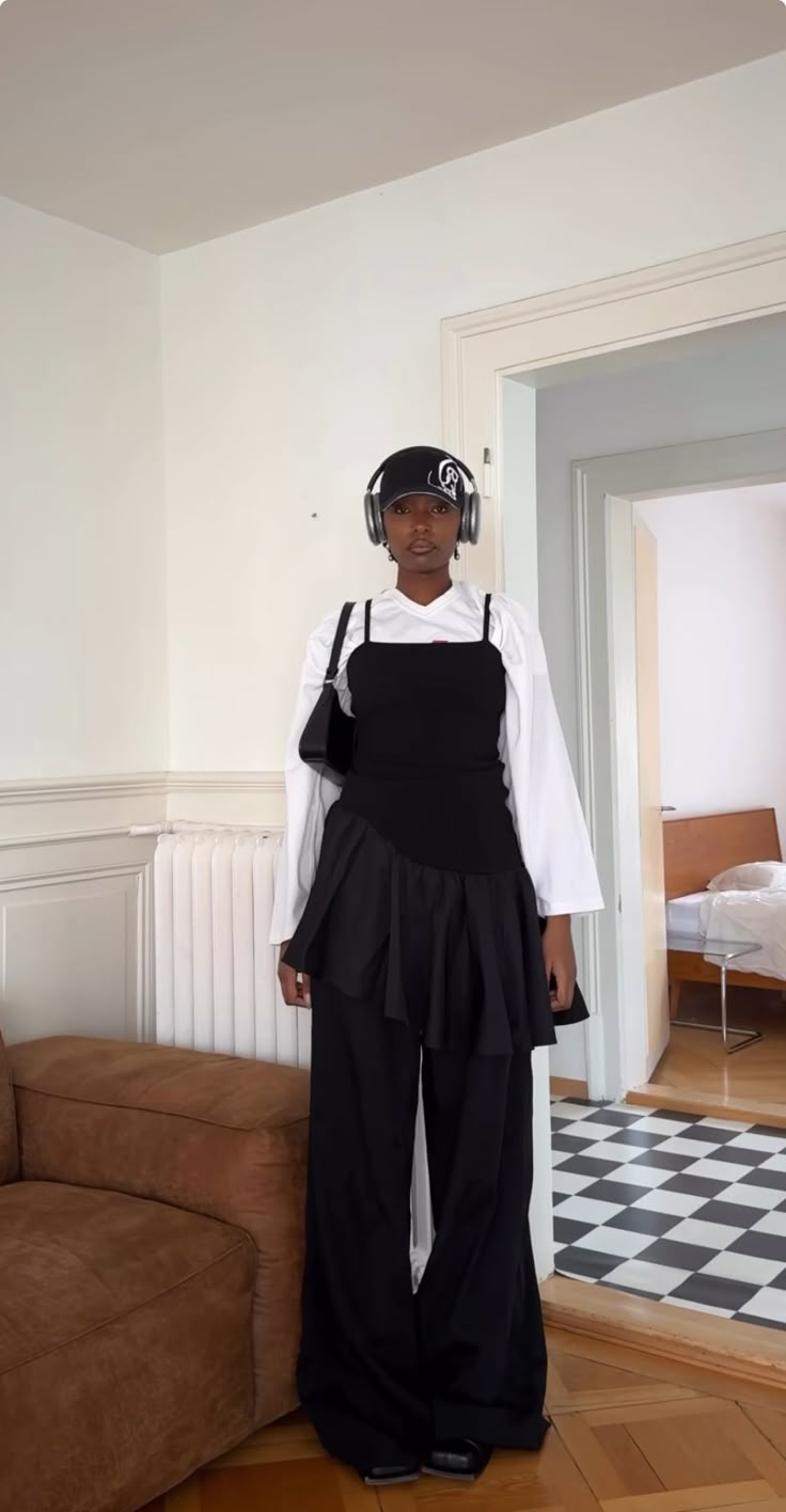 Formal Cool Outfits, Puff Pants Outfit, Layered Pants Outfit, Short Dress Layering Outfit, Mini Dress Over Pants, Dress Over Pants Outfit Aesthetic, Dress On Pants, Outfit Black Women Street Style, Skirt Over Pants Outfits Street Styles