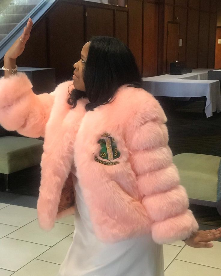 “She doesn’t wear fur because she is cold she wears fur because she is glamorous” Stay warm ladies in our new faux fur! 💚💖 #aka #faux #1908… Alpha Kappa Alpha Pajamas, Alpha Kappa Alpha Jackets, Alpha Kappa Alpha Founders, Aka Pictures, Alpha Kappa Alpha Clothing, Alpha Kappa Alpha Paraphernalia, Aka Alpha Kappa Alpha, Aka Sorority Gifts, Pink And Green Dress