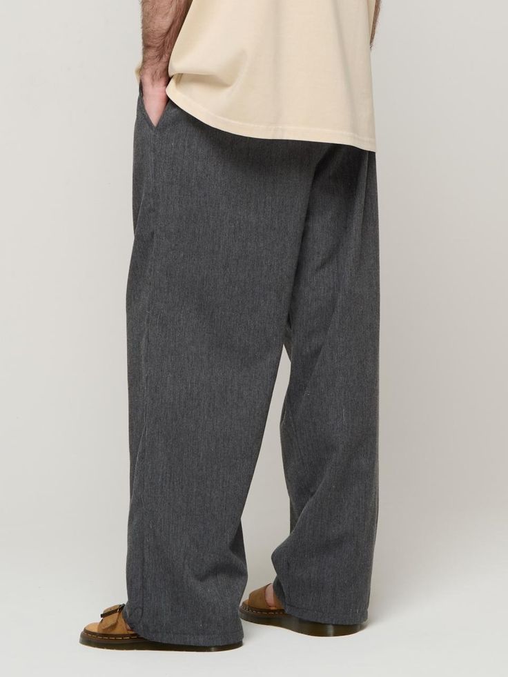 This is a trendy and minimal pants by CARGOBROS that is made out of high quality and sturdy material. With distinctive mood of the design and comfortable wear, you can style it for your casual daily outfit.- Relaxed wide silhouette- High air permeability of the fabric- Trendy and casual mood Versatile Wide-leg Dress Pants With Relaxed Fit, Oversized Solid Color Straight Leg Pants, Oversized Solid Pants With Straight Leg, Oversized Solid Straight Leg Pants, Relaxed Fit Wide-leg Business Casual Pants, Casual Dress Pants With Side Pockets For Fall, Oversized Straight Pants For Work, Modern Relaxed Fit Wide-leg Pants, Baggy Casual Pants With Welt Pockets