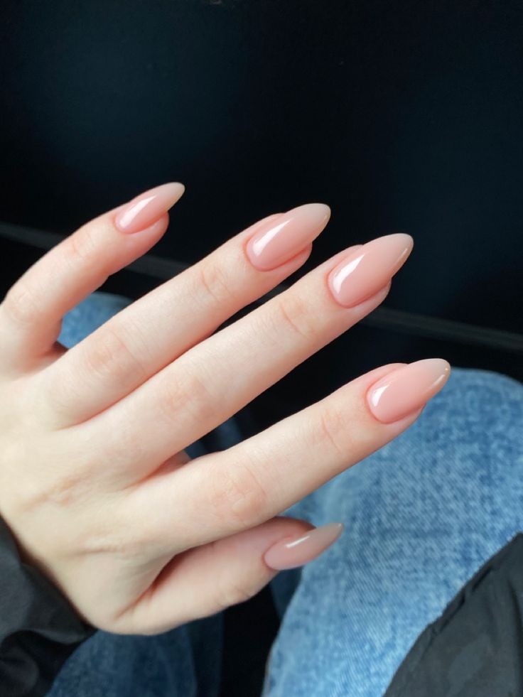 Almond Nails Plain, Nail Art Plain, Plain Gel Nails, Almond Neutral Nails, Plain Nail Ideas, Stiletto Almond Nails, Pinky Nude Nails, Nails Soft Gel, Plain Acrylic Nails