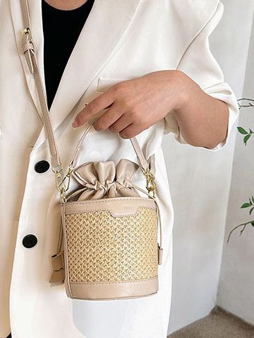 Koop de nieuwe zomerhandtas van LikeMyChoice®. Deze unieke tas is gemaakt van duurzaam stromateriaal + PU en heeft een trendy geweven mandontwerp, perfect om een vleugje stijl toe te voegen aan elke outfit en tegelijkertijd functioneel voor dagelijks gebruik.
Maat: 14cm * 15cm * 14cm * Schouderriem: 120CM * Handvat: 12CM Sleep Clothes, Reindeer Headband, Summer Tote, Basket Design, Swimming Outfit, Product Development, Rhinestone Dress, Woven Basket, Floral Headbands