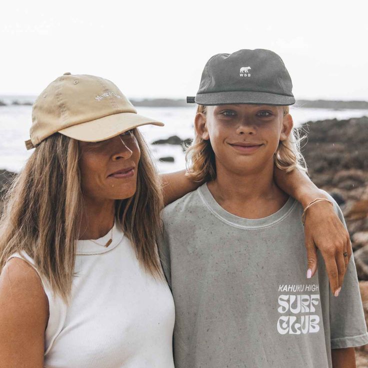 Whether you're chilling at the beach or strolling through the city streets, the versatile Riley Gold cap is your go-to accessory. Its gold-coloured, dad-style design exudes effortless cool, while the contrasting cream "More trees" embroidery adds a touch of urban edge. Embrace the freedom to wear it wherever you please – from sandy shores to city blocks. Make a statement, wherever you are, for a greener planet. The Riley Gold cap: your perfect companion for any setting. Casual Dad Cap For The Beach, Casual Baseball Cap For Beach, Casual Beach Dad Hat Visor, Casual Beach Visor Dad Hat, Casual Visor Dad Hat For Beach, Casual Snapback Hat With Curved Visor For Summer, Casual Curved Visor Snapback Hat For Summer, Casual Dad Hat With Curved Brim For The Beach, Casual Snapback Hat With Curved Bill For Beach