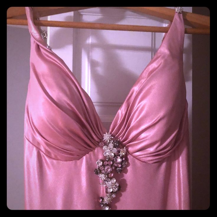 Beautiful Showstopper , Crystal Open Back And Straps , Silky Beautiful Shade Of Pink. Has A Few Light Stains That Can Be Easily Taken Out Pink Prom Dress Vintage, 2000s Christmas, Primadonna Girl, Crystal Gown, Hoco Ideas, Fairytale Aesthetic, Shade Of Pink, Prom Inspo, 2000s Clothes