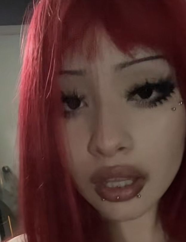 Piercing Layout Face, Body Mods Aesthetic, Makeup Ideas Emo, Emo Baddie Makeup, Pierced Face, Red Hair Alt, Cute Emo Makeup, Alt Makeup Ideas, Anti Eyebrow