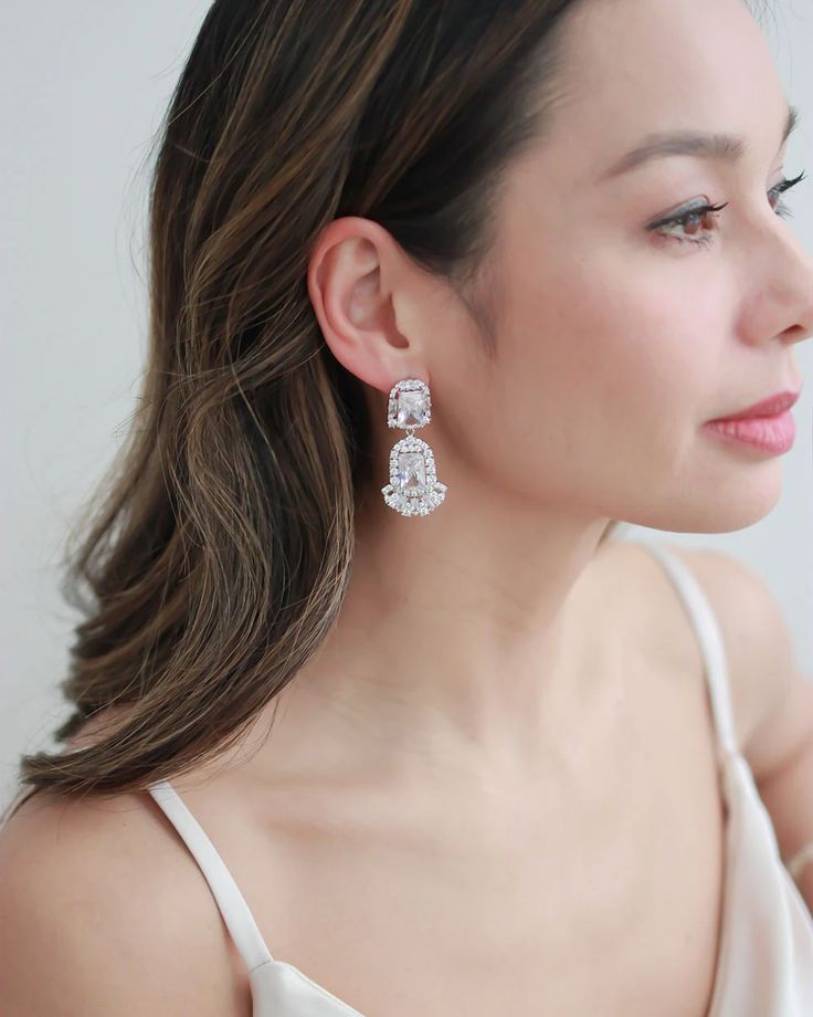 Make a statement on your wedding day with our Renee CZ Earrings. Crafted with CZs that sparkle like real diamonds. Lightweight for easy day to night wear. Wedding Dangle Earrings, Statement Wedding Earrings, Gatsby Earrings, Statement Earrings Wedding, Bridal Clip, Dangle Earrings Wedding, Freshwater Pearl Drop Earrings, Bridal Earrings Drop, Bridal Hair Clip