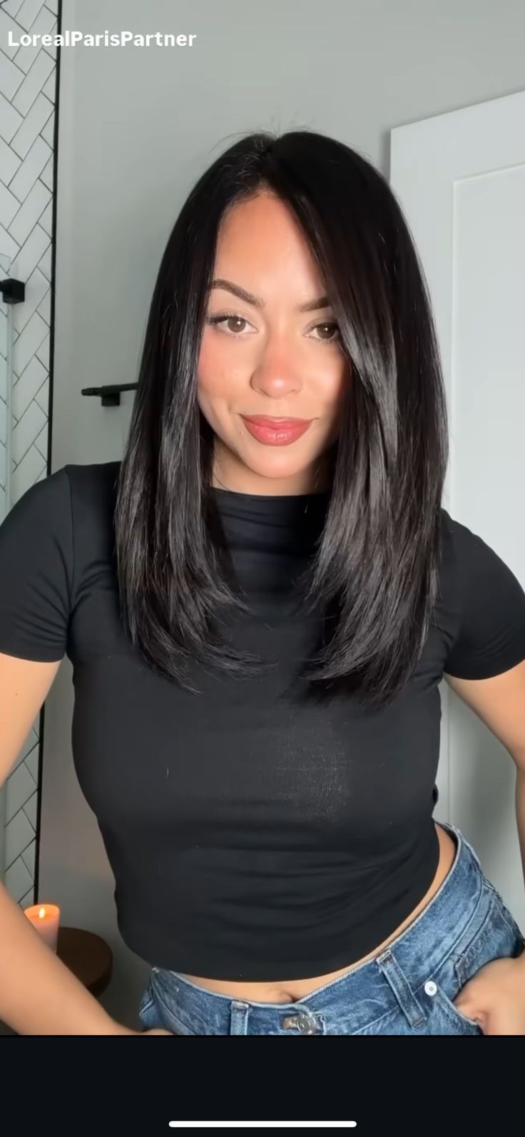 Brunette Side Part Haircut, Medium Lob Side Part, Lana Condor Hair, Medium Black Haircut, Shoulder Length Hair From The Back, Fine Hair Hairstyles Black Women, Short Mid Length Haircut, Black Short Hair Layers, Medium Short Black Hair