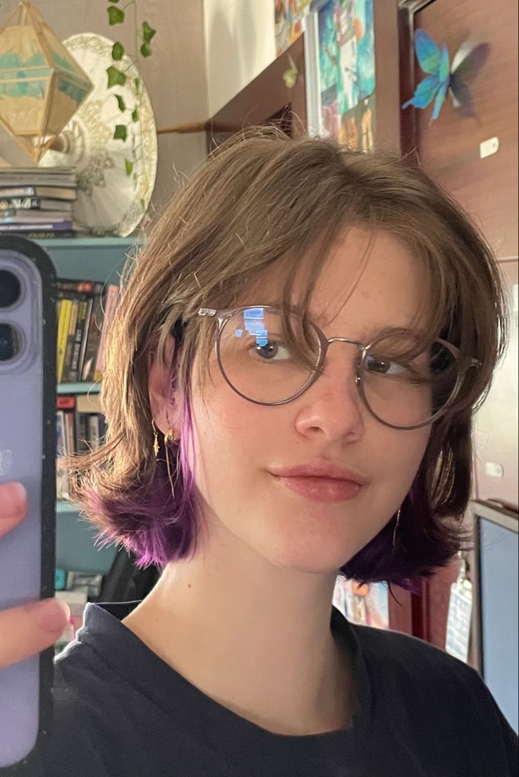 Mid Length Queer Haircuts, Lesbian Bob Haircut, Bisexual Bob Haircut, Wolf Cut Bob, Bisexual Hair, Enby Haircuts, Enby Hair, Gay Haircut, Queer Haircut