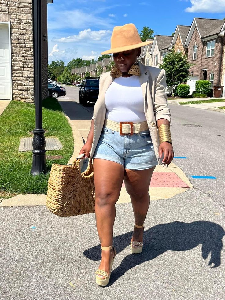 Jean Short And Heels Outfit, Shorts And Hat Outfit Summer, Bbq Cookout Outfit, Summer Outfits Black Women Over 40, Cali Spring Outfits, Casual Brunch Date Outfit, Jean Shorts Outfit Black Women Plus Size, Outdoor Concert Outfit Summer Black Women, Cinco De Mayo Outfit Black Women