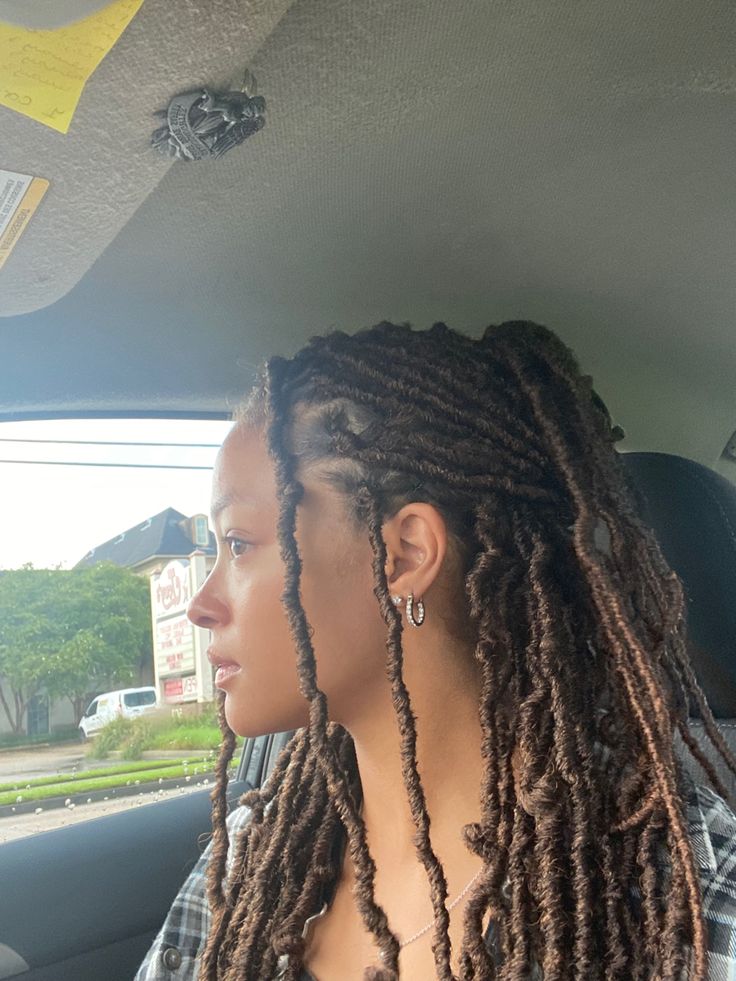 Faux Locs On Light Skin Women, Styles For Faux Locs Hairstyles, Mid Length Faux Locs, Artificial Locs Hairstyles, Faux Locs With Highlights, Small Faux Locs Black Women, Small Faux Locs Long, Cute Faux Locs, Mini Faux Locs