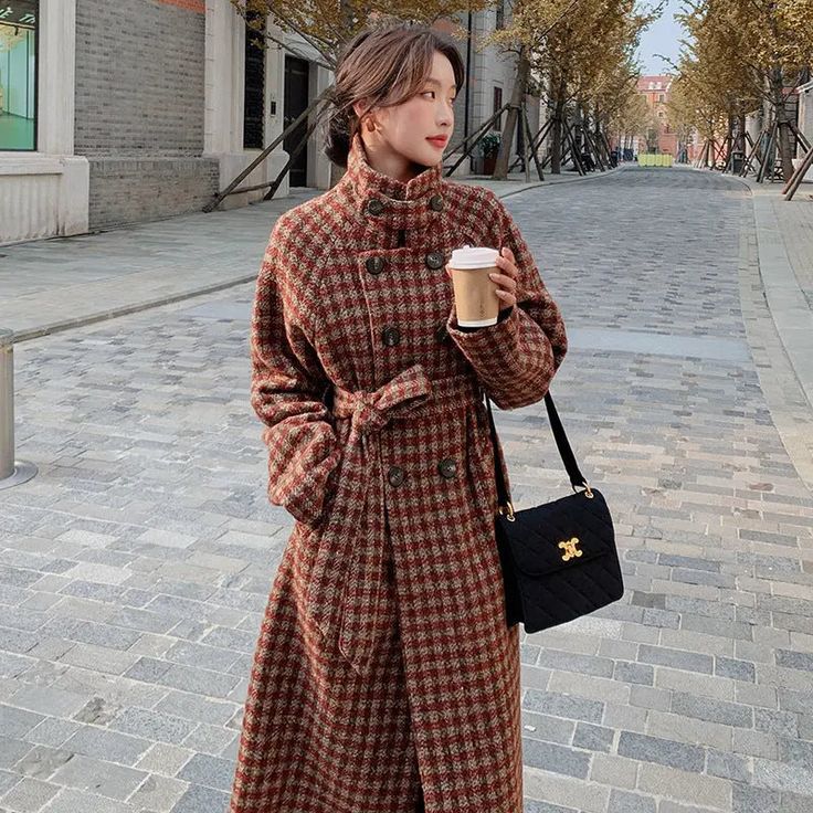 Step up your style game with The Best Tailor's Women's Plaid Wool Blend Coat, the perfect blend of fashion and comfort. Crafted from a luxurious wool and polyester blend, this coat features a classic plaid pattern and thick fabric that exudes sophistication. Main Features: Loose edition type and mid-length (65cm) for a versatile look Perfect for any occasion with a bust of 118cm/46' and sleeve length of 60cm/23' Stylish clothing length of 113cm/44' for a flattering silhouette Suitable for all se Coats For Winter, Oversized Winter Coat, Women Wool Coat, Long Wool Coat Women, Oversized Wool Coat, Plaid Wool Coat, Fashion Outerwear, Wool Wrap Coat, Wool Winter Coat