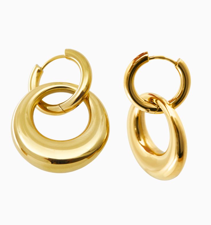 Meet these gorgeous hoop earrings. They're not just lightweight, tarnish-resistant, and waterproof, but also super chic! The puffy design gives them a modern and sleek look, perfect for any occasion. Puffy Design, Hoops Earrings, Zodiac Necklaces, Flower Bracelet, Everyday Jewelry, Gold Hoop, Style Jewelry, Gold Hoop Earrings, Huggies Earrings