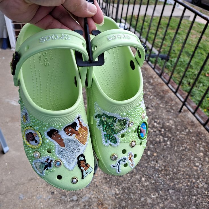 Celery Colored Customized Princess And The Frog Crocs. Different Sizes Available. Aesthetic Crocs, Crocs Aesthetic, Chrismas Wishes, Crocs Green, Shoes Princess, Custom Sneakers Diy, Frog Princess, Princess And The Frog, Beautiful Sandals