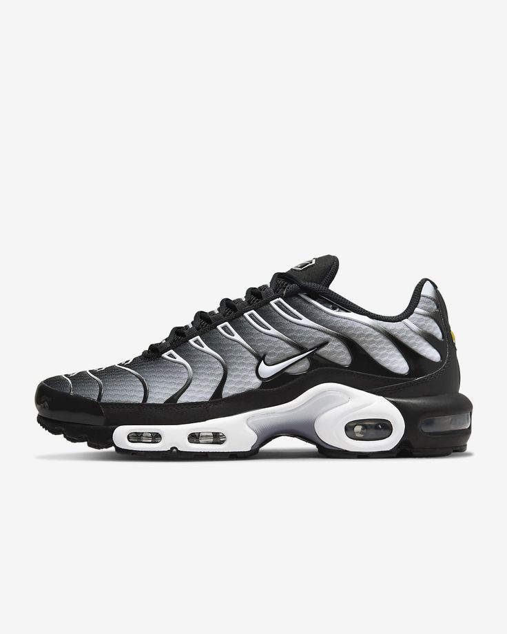 Nike Air Max Plus Men's Shoes. Nike.com Nike Air Max Plus Outfit, Air Max Plus Outfits, Nike Air Max Plus Black, Nike Original, White Nike Shoes, Black And White Nikes, Nike Tn, Nike Air Max Plus, Air Max Plus