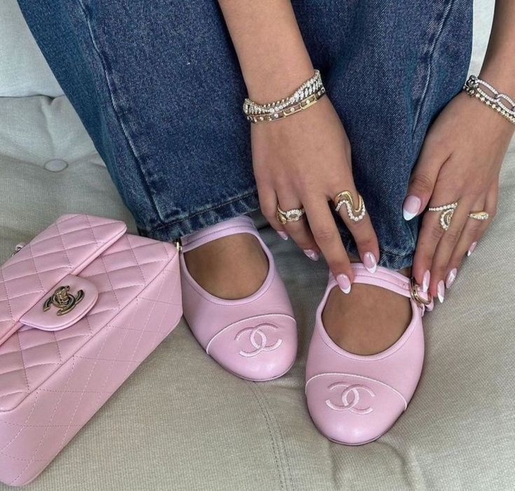 Chanel Mary Janes, Chanel Ballerina, Shoes Inspiration, Chanel Pink, Barbie Life, Pink Chanel, Pink Girly Things, Shoe Inspiration, Ballerina Shoes