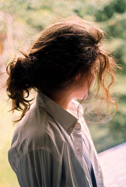 Messy Hair Look, Messy Ponytail, Messy Hair, Mein Style, Messy Hairstyles, The Window, Belle Photo, Pretty Hairstyles, Lorraine