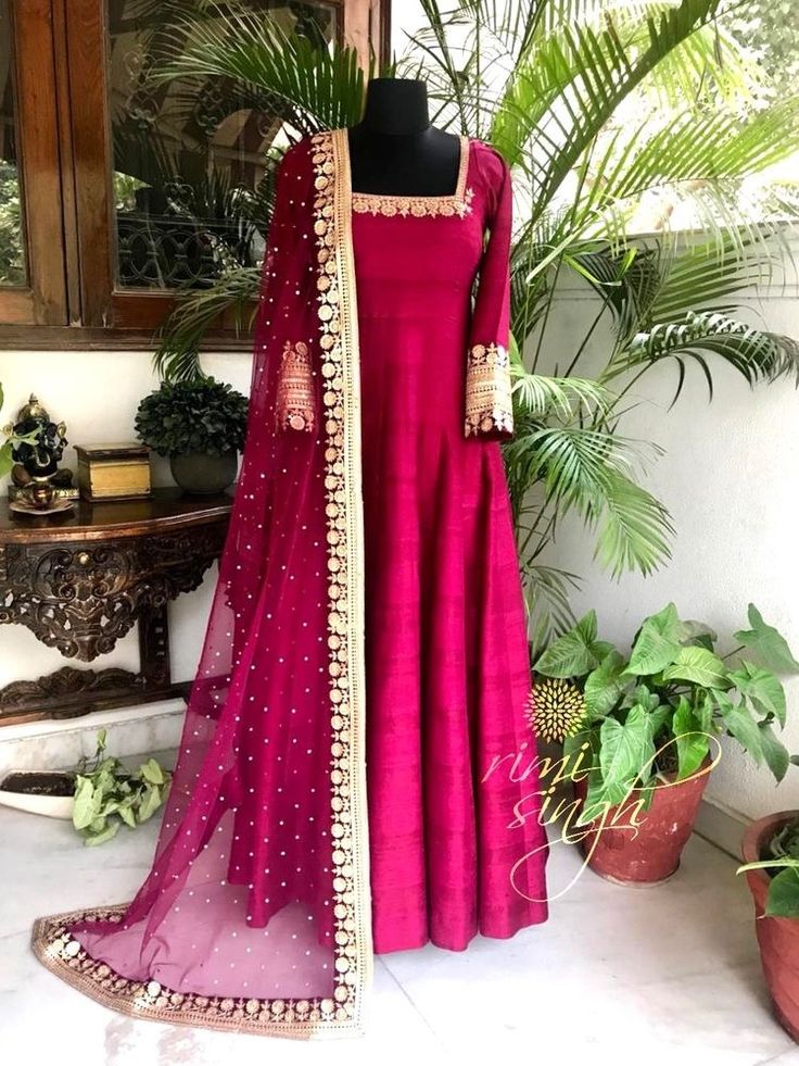 Pinterest: @pawank90 Raw Silk Anarkali Suits, Floor Length Dresses Indian, Silk Floor Length Dress, Mukaish Dupatta, Floor Length Anarkali, Pink Anarkali, Indian Party Wear, Credit Tips, Indian Gowns