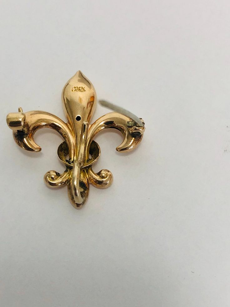 A classic image of the Victorian era ,this beautiful pin/ brooch is a Fleur De Lis in 14k Gold can be worn as a pendant by threading a chain or ribbon through by the small loop at the topor it can be worn as a classic brooch. Condition: Pre-Owned.--Good vintage condition.. Engraved Yellow Gold Pendant Brooch, Luxury Yellow Gold Pendant Brooch, Victorian Gold Pendant Brooches, Elegant Collectible Lapel Pin, Luxury Engraved Yellow Gold Brooches, Antique Yellow Gold Brooches Collectible, Antique Yellow Gold Collectible Brooches, Collectible Fine Jewelry Brooch, Victorian Gold Brooch Jewelry