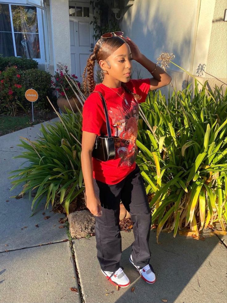 Fire Red 4s Outfit, Jordan 4 Outfit Women, 4s Outfit, Styling Jordans, Estilo Cholo, Swag Girl Style, Jordan Outfits, Tomboy Style Outfits, School Looks