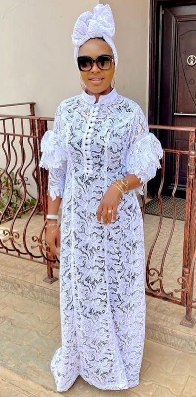 White Lace Outfits, White Lace Dress Styles Nigerian, White Lace Styles, Lace Dress Styles Nigerian, Lace Gown Styles Nigerian, White Lace Outfit, Clergy Women, Nigerian Lace Dress, Lace Kaftan