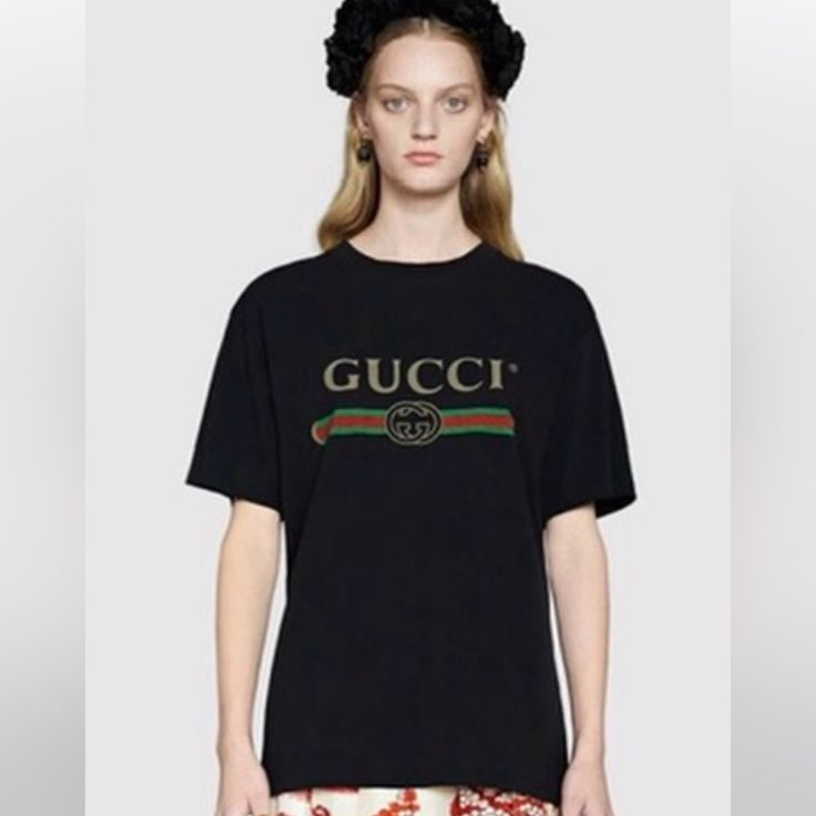 Gucci Logo Washed Oversized T-Shirt Black Vintage Length 65.5cm Size Xs Worn A Couple Of Times 100% Authentic Gucci Shirts, Gucci T Shirt, Gucci Logo, Gucci Black, Black Vintage, Oversized T Shirt, Oversized Tshirt, A Couple, Mens Shirts