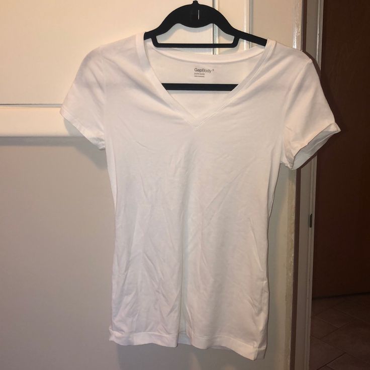 Fitted White V-Neck Tee From Gapbody. Never Worn Basic Stretch Gap T-shirt, Gap V-neck Summer Tops, Gap V-neck Tops For Spring, Gap Stretch Cotton T-shirt, White Fitted Top By Gap, Fitted White Gap Top, Gap Short Sleeve Stretch Top, Gap Stretch Short Sleeve Tops, Casual V-neck Top By Gap