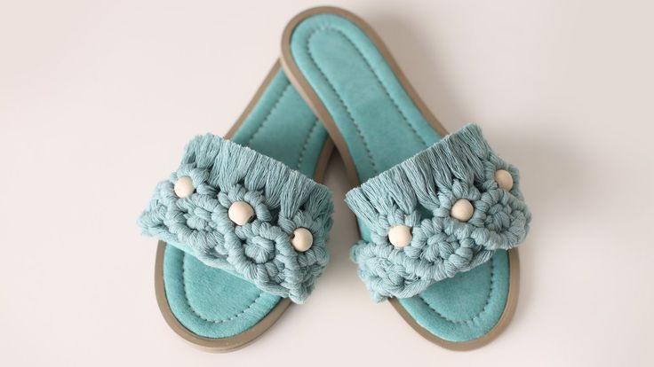 Casual Macrame Beach Bag, Macrame Flip Flops, How To Make Macrame Slipper, Diy Crochet Sandals, Macrame Slippers, Sandal Macrame, Macrame Sandals, Macrame Bags, Diy Sandals