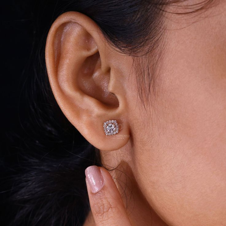 Experience the dazzling brilliance of our Round Lab Grown Diamond Stud Earrings. Expertly set in an elegant rose gold halo setting, these screw back earrings are sustainable, ethical, and exquisitely beautiful. Perfect for adding a touch of sparkle to everyday wear or making a statement at special events. Discover the luxury of lab grown diamonds today. "𝐓𝐨𝐠𝐞𝐭𝐡𝐞𝐫 𝐰𝐞 𝐜𝐚𝐧 𝐦𝐚𝐤𝐞 𝐭𝐡𝐞 𝐰𝐨𝐫𝐥𝐝 𝐚 𝐛𝐞𝐭𝐭𝐞𝐫 𝐩𝐥𝐚𝐜𝐞 𝐟𝐨𝐫 𝐥𝐢𝐯𝐢𝐧𝐠, 𝐥𝐞𝐭’𝐬 𝐠𝐨 𝐰𝐢𝐭𝐡 𝐦𝐢𝐧𝐢𝐧𝐠-𝐟 Rose Gold Diamond Earrings With Halo, Formal Rose Gold Cluster Earrings With Halo Design, Fine Jewelry Rose Gold Halo Diamond Earrings, Rose Gold Diamond Halo Earrings, Rose Gold Lab-grown Diamond Earrings For Gift, Classic Rose Gold Diamond Earrings With Halo Design, Rose Gold Halo Diamond Earrings In Sterling Silver, Rose Gold Sterling Silver Halo Diamond Earrings, Rose Gold Sterling Silver Diamond Earrings With Halo Design