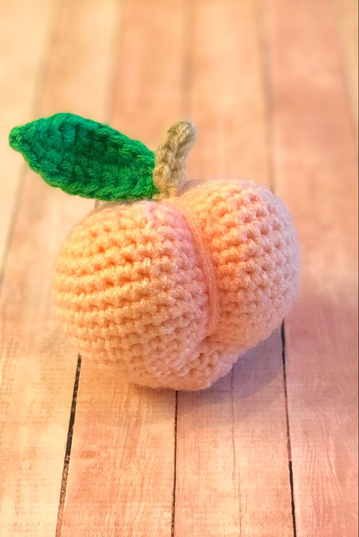 Handmade amigurumi peach Peach Crochet Keychain, Fruit Crochet Keychain, Crochet Peach Pattern Free, Apricot Ideas, Peach Crochet Pattern, Crochet Peach, Peach Items, Amigurumi Projects, Helena Hunting